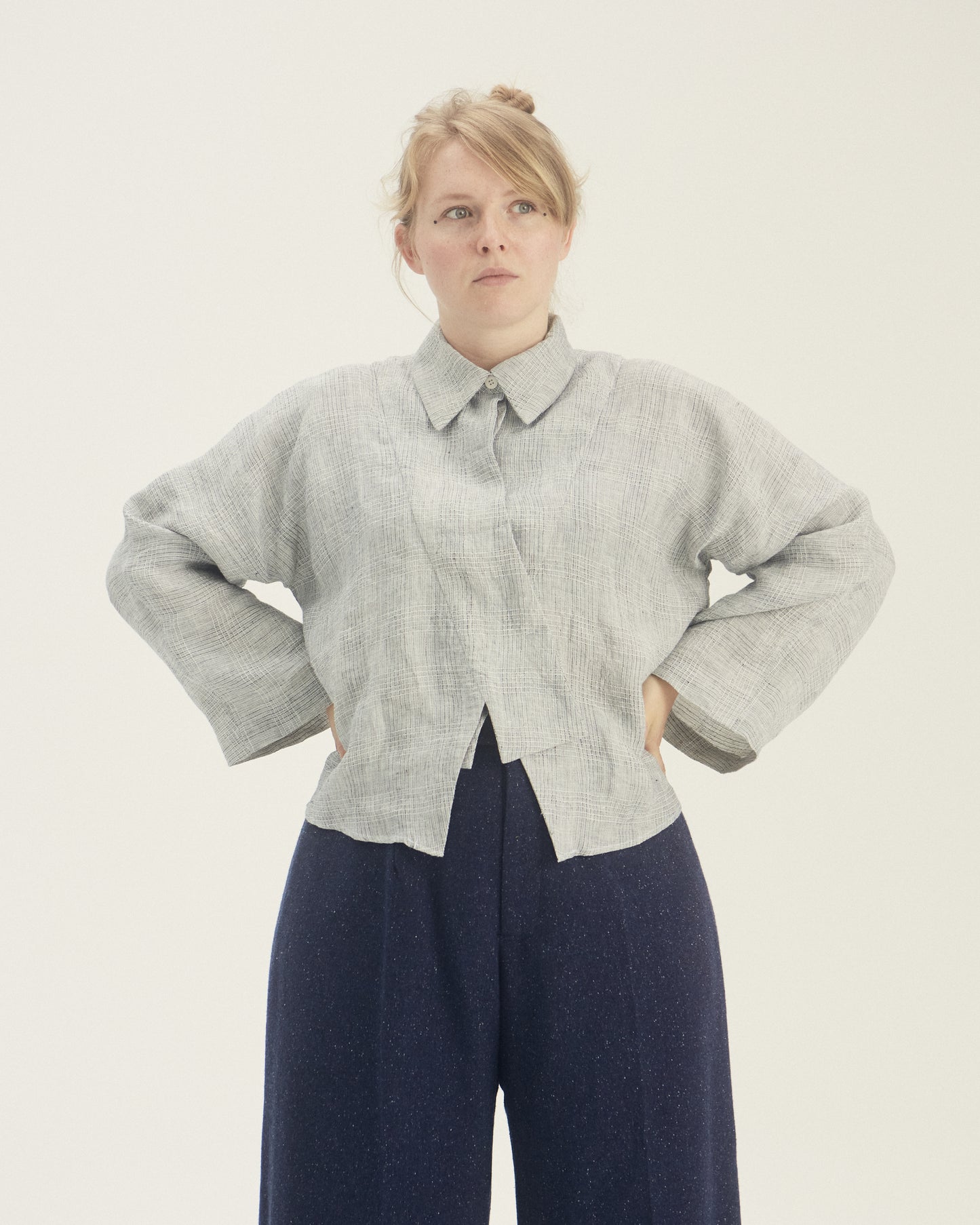 Grå ternet kimono bluse (hør)