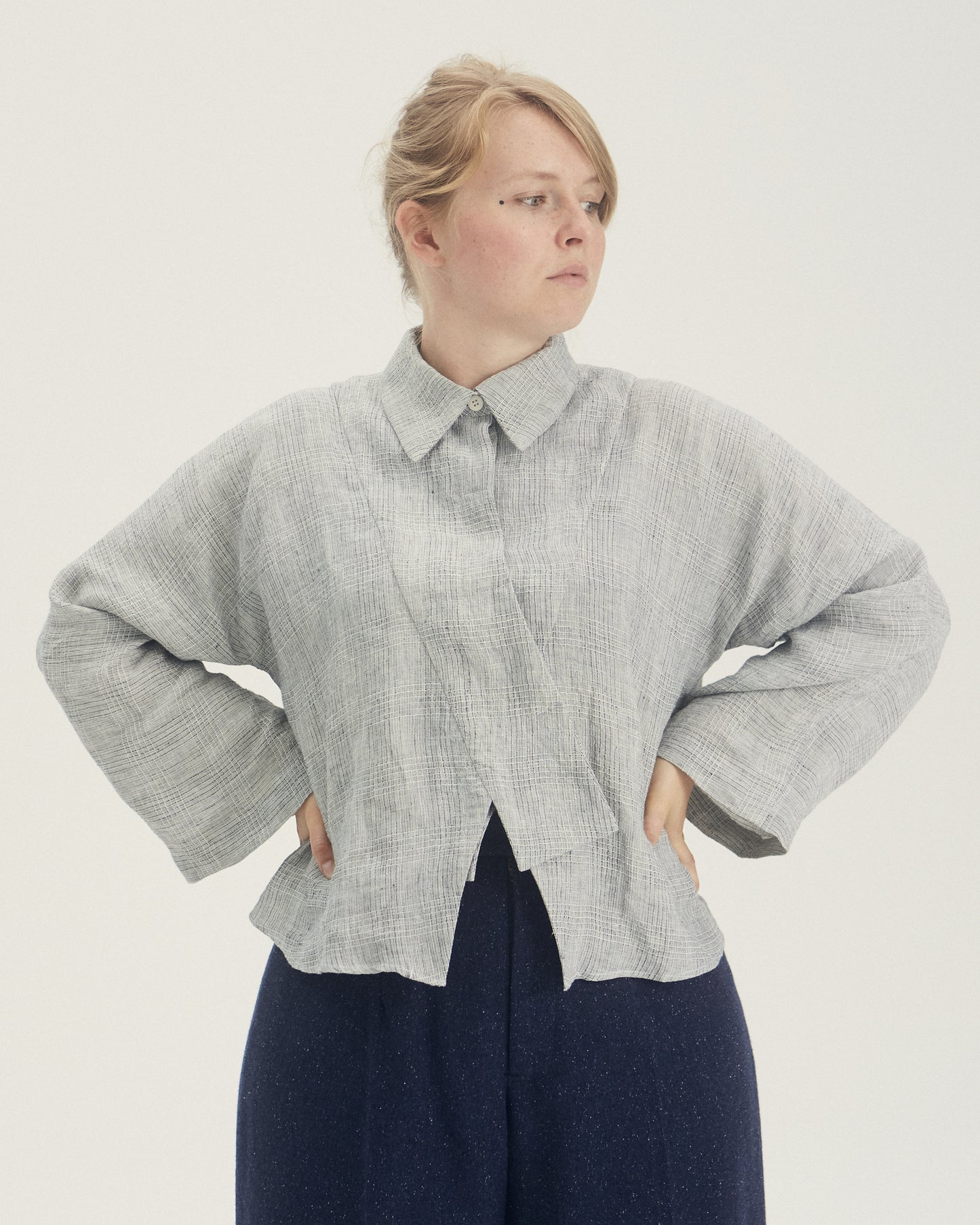 Grå ternet kimono bluse (hør)